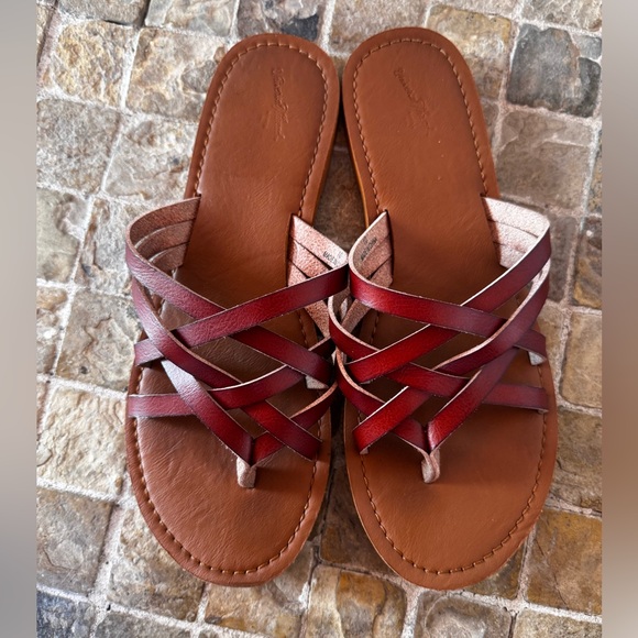 Universal thread Women's Burgundy Strappy Sandals - Picture 7 of 8